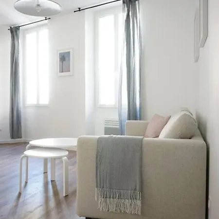 T2 Hyper Centre Apartment